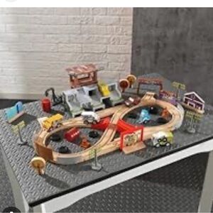 Disney Pixar Cars 3 Thunder Hollow Track Set